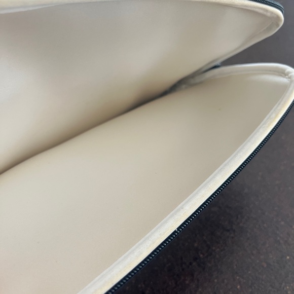 Belkin iPad Case with Zipper - Picture 4 of 4